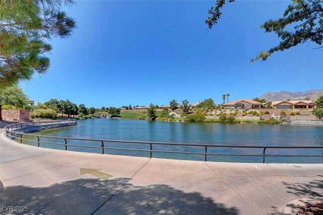 Building Photo - 9828 Villa Ridge Dr