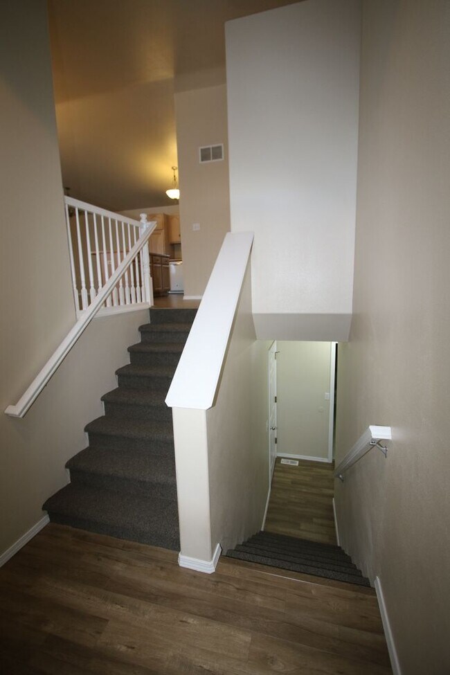 Building Photo - 3 Bedroom Home in North East Anchorage!