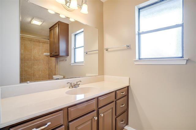 Building Photo - 4860 Ledgestone Ct