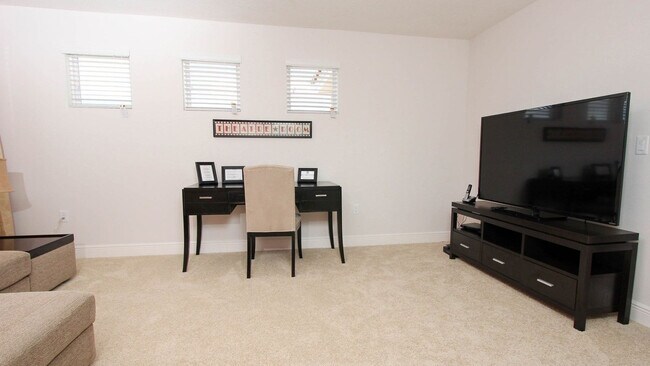 Building Photo - 2800 Woodridge Ln SW