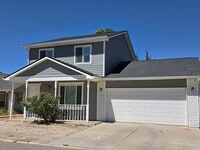Building Photo - 3 Bed 2 1/2 Bath in Fruitvale