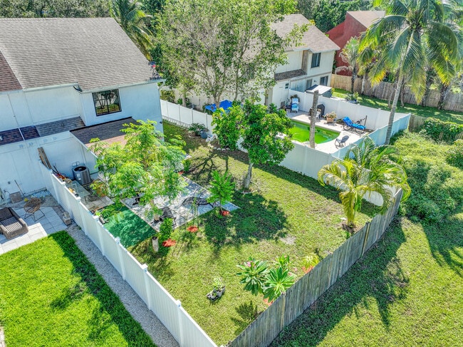 Building Photo - 9056 Green Meadows Way