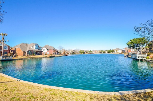 Building Photo - 5835 Stratford Gardens Dr