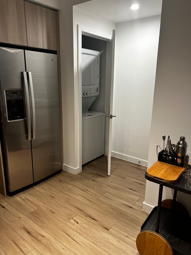 Building Photo - 670 W 74th Pl