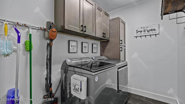 Building Photo - Modern Farmhouse Living with Incredible Views