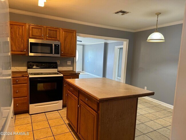 Building Photo - 528 Laurel St