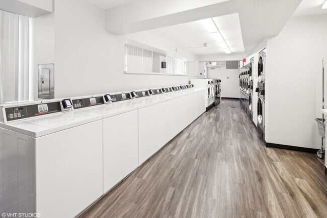 Building Photo - 1150 N Lake Shore Dr