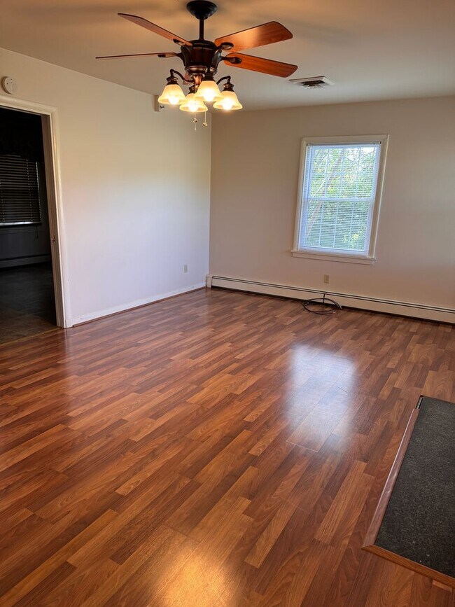 Building Photo - 5 Bedroom || 3 Bathroom Home with All Util...