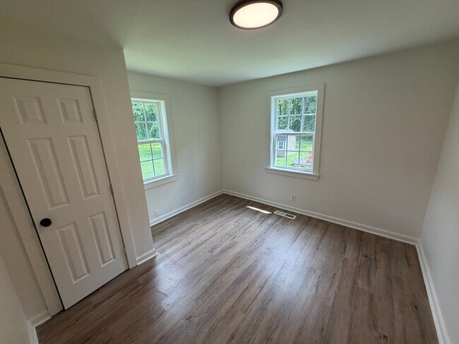 Building Photo - Room in Single Family Home on Fox St SW