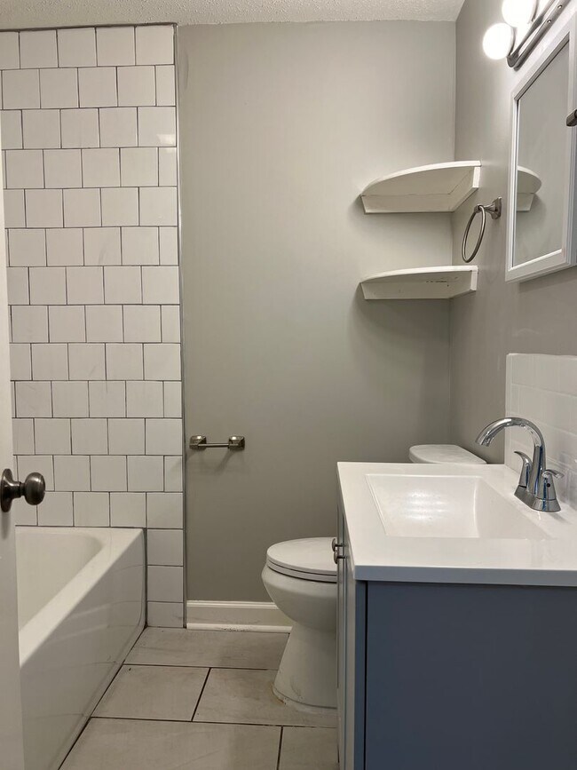 Building Photo - 3608 Willow Ln Dr
