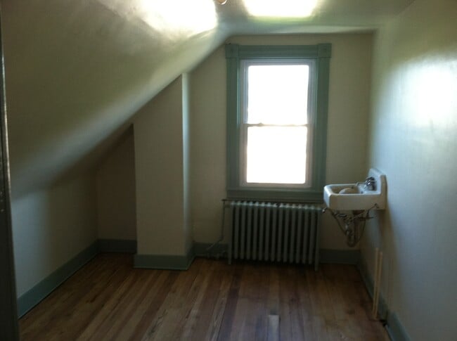 Bedroom 2 - 42 Bloomsbury Ave