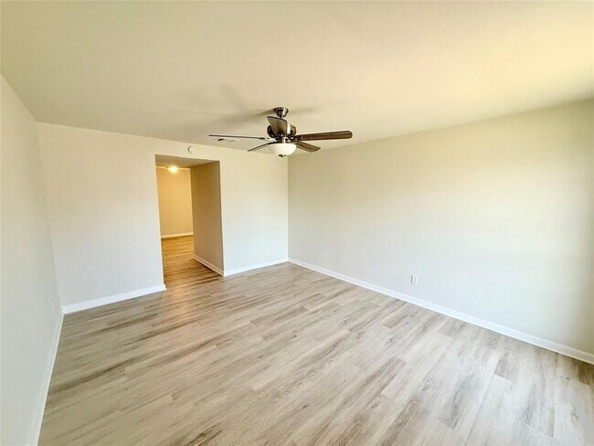 Building Photo - 14106 White Heather Dr