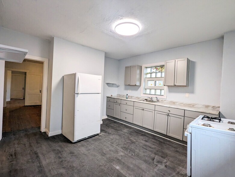 Building Photo - 2120 Bedford Ave