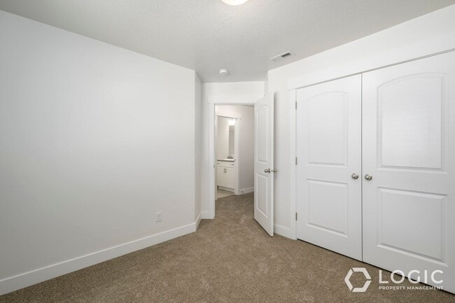 Building Photo - Beautiful Townhome in Lehi UT