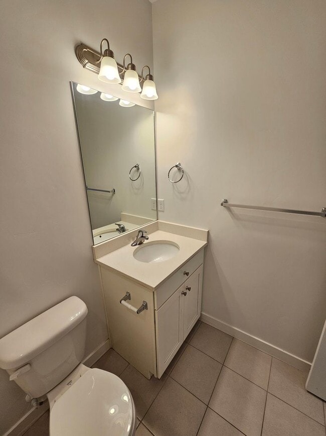 Building Photo - Amazing 4 Bed, 3.5 Daybreak Home with Office