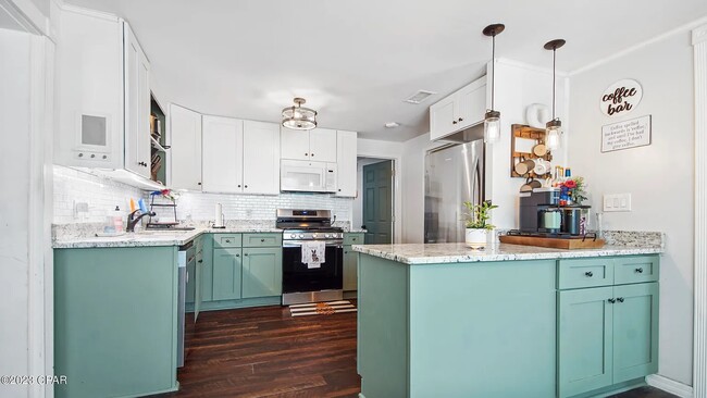 Spacious Kitchen - 3710 W 17th St