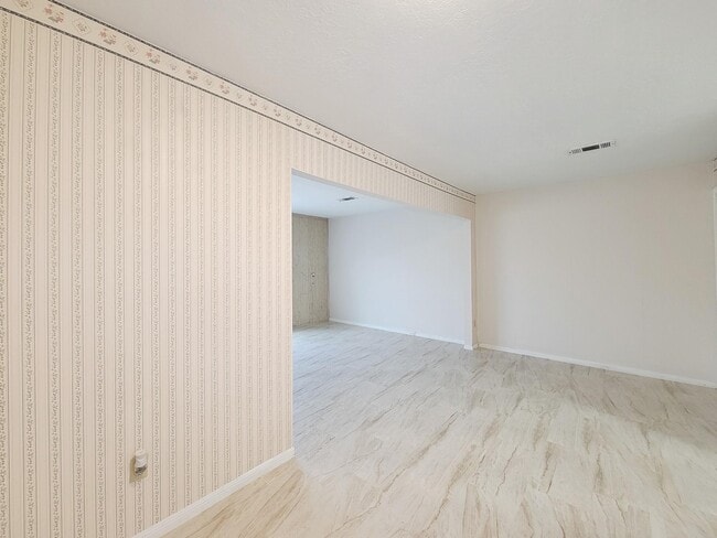 Building Photo - 1815 Country Village Blvd