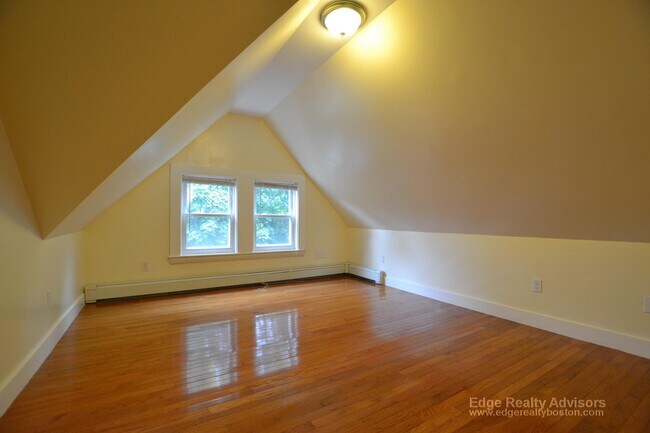 Building Photo - 16 Sparhawk St