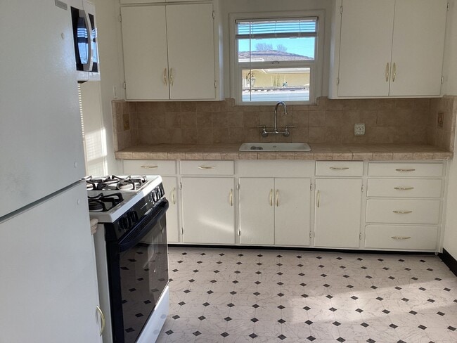 Building Photo - Westside location