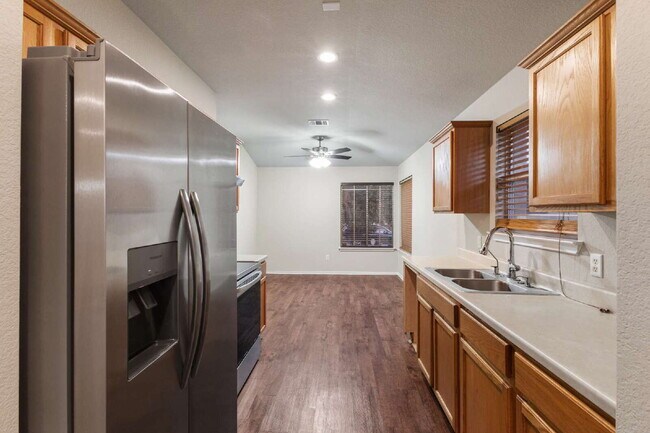 Building Photo - Charming Home in Presidential Meadows