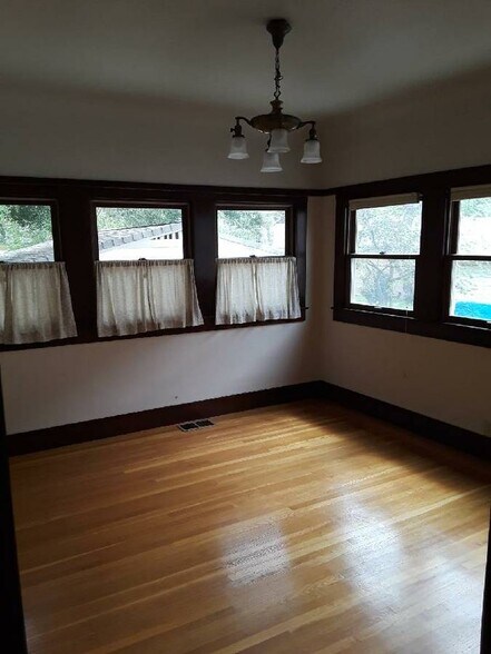 Building Photo - 1707 35th St