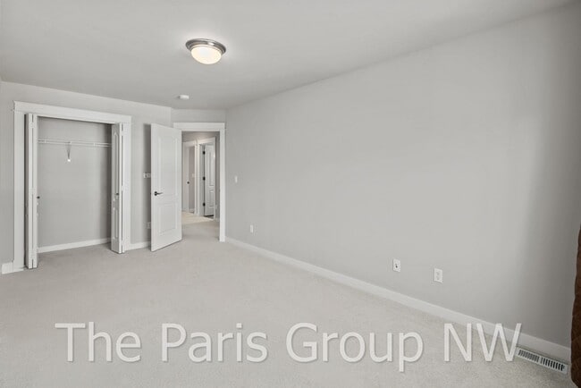 Building Photo - Stunning 3438sf Newcastle Craftsman Near T...