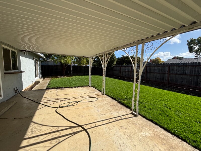 Building Photo - 524 Gonzales Dr