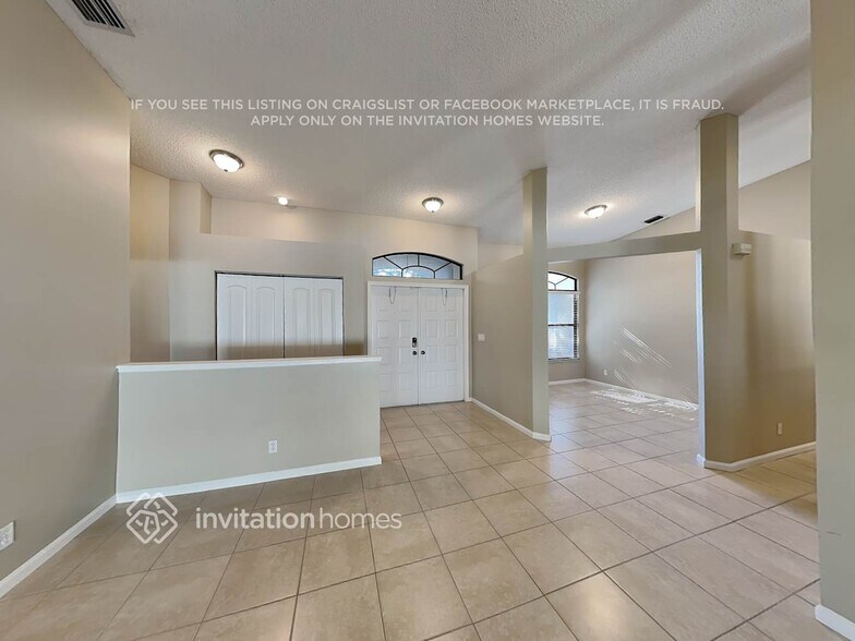 Building Photo - 102 Royal Ct