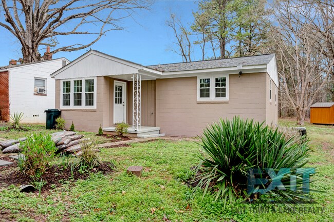 Building Photo - 3 bedroom, 1 bathroom home located in Lawrenceville, VA