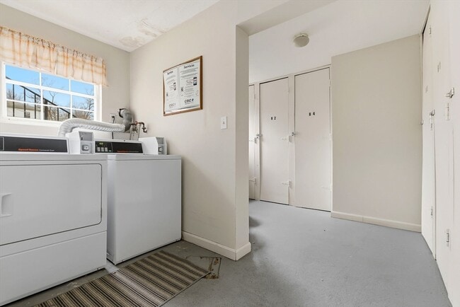 Building Photo - 6 Venice St