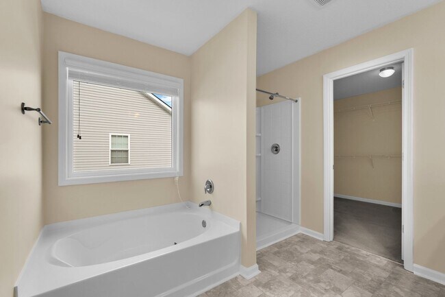 Building Photo - AVAILABLE MAY 2025 [NO PETS PREFERRED: x1 ...