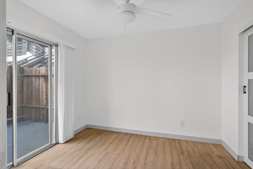 Building Photo - 921 Alamitos Ave