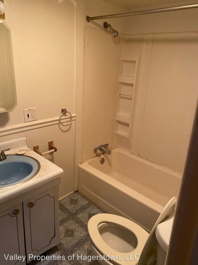 Building Photo - 2 br, 1 bath House - 24 Brent Street