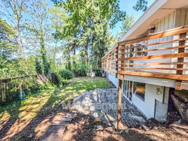 Building Photo - 15506 Juanita Dr NE