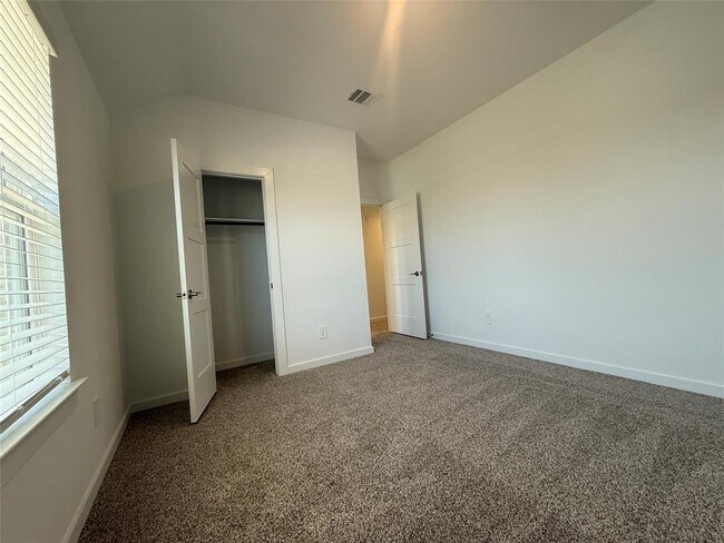 Building Photo - 1524 Sunrise Gables Dr
