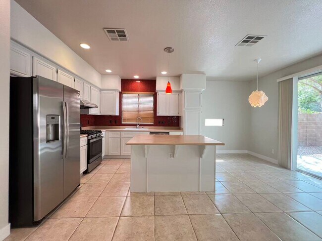 Building Photo - Beautiful and well-maintained two-story home in summerlin