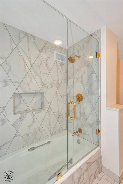 Building Photo - 200 E Delaware Pl