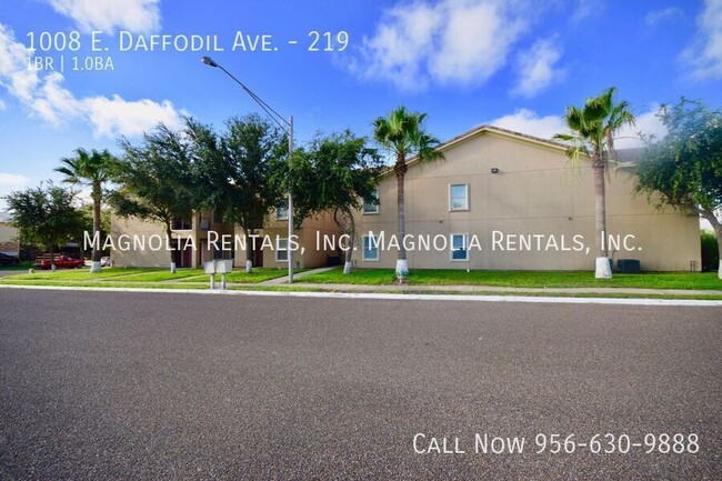 Primary Photo - 1008 E Daffodil Ave