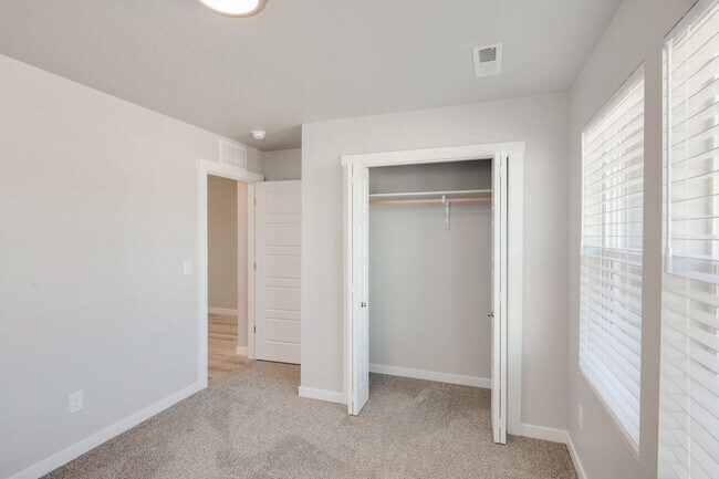 Building Photo - Open Concept Living!