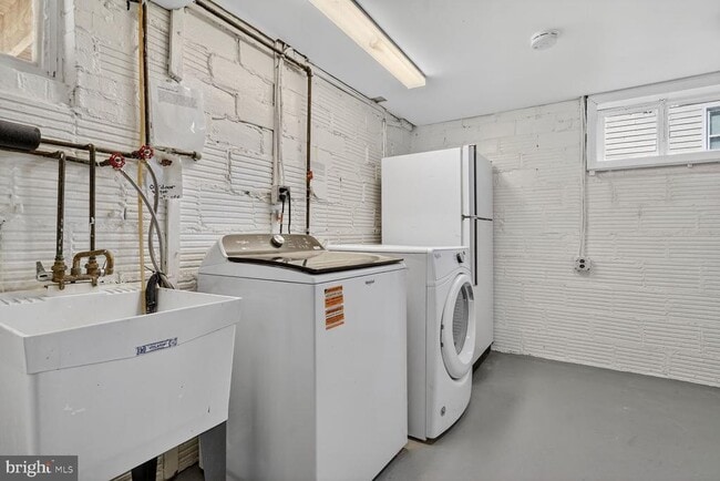 Building Photo - 5019 Kenesaw St