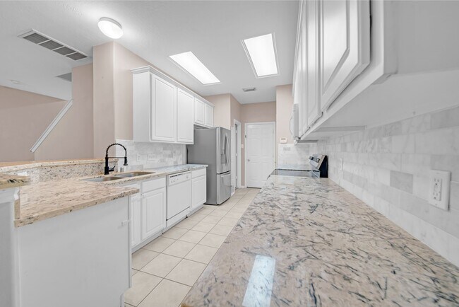 Building Photo - 38 E Stedhill Loop