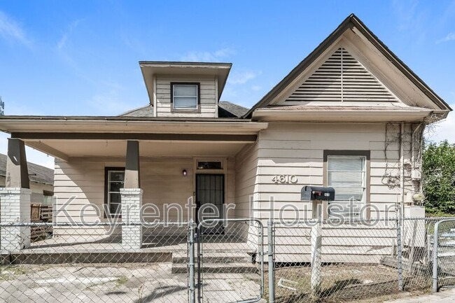 Building Photo - 4610 Schroeder St