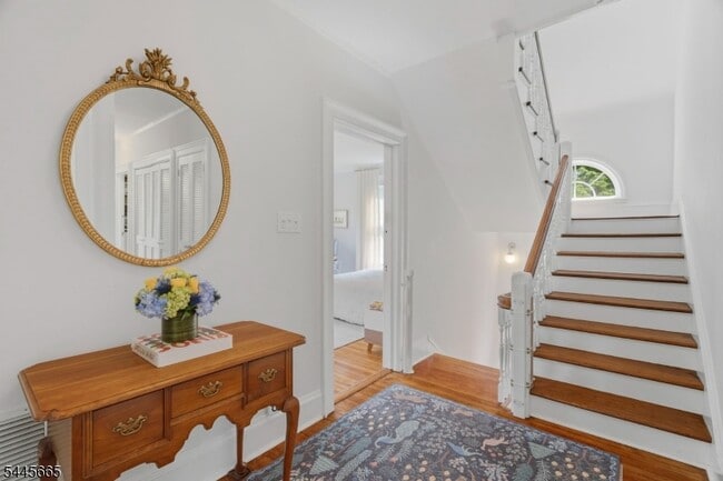 Building Photo - 40 Oakwood Ave