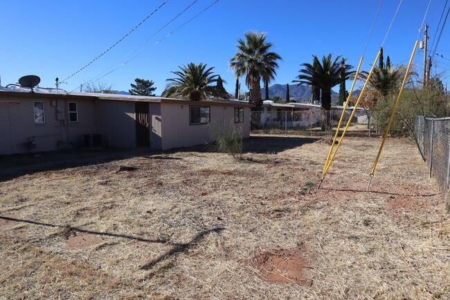 Building Photo - Great home Great price