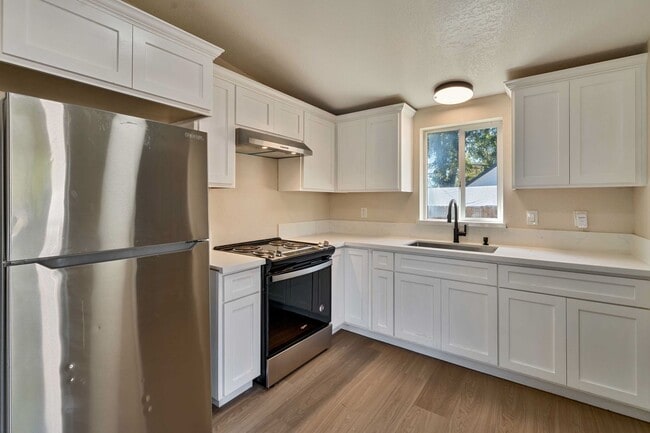 Building Photo - Rare Opportunity to Rent Main House and Detached ADU in Sacramento!