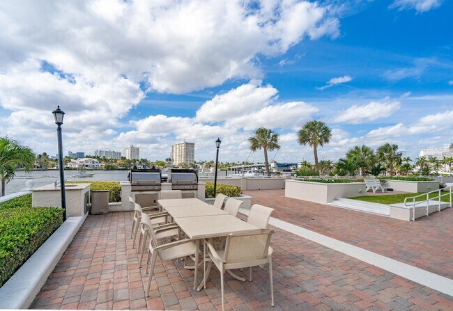 Building Photo - 1 Las Olas Cir