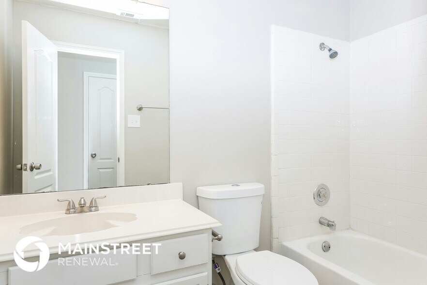 Building Photo - 304 Meadowglen Dr