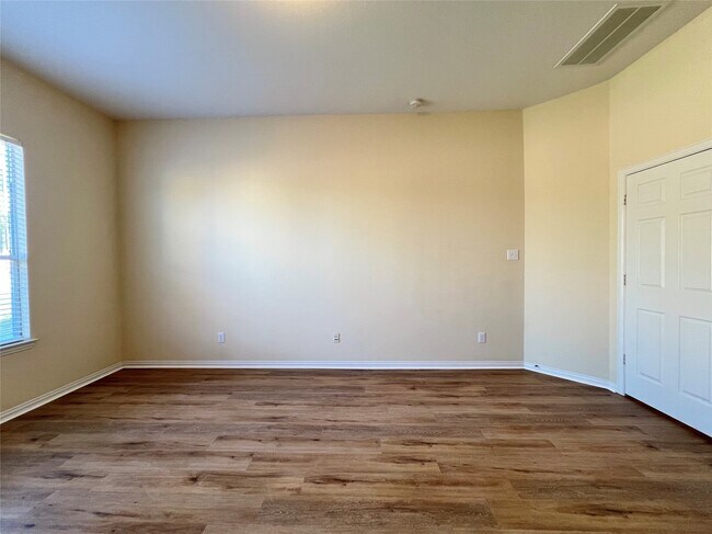 Building Photo - 23247 Dewflower Dr