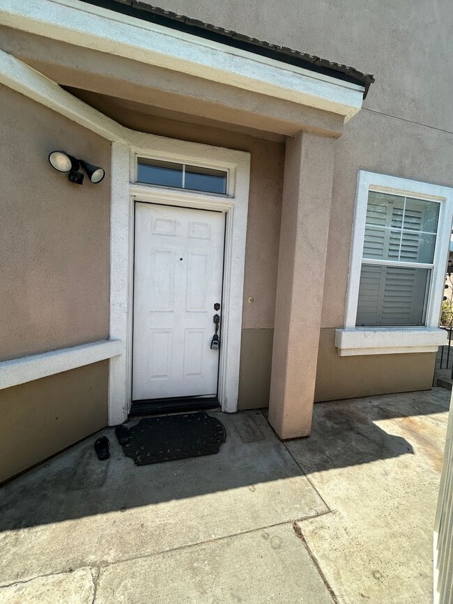 Building Photo - Spacious 2-Story Home in Prime Location