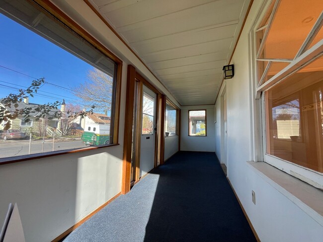 Building Photo - GORGEOUS PORTLAND BUNGALOW, LARGE LOT IN M...